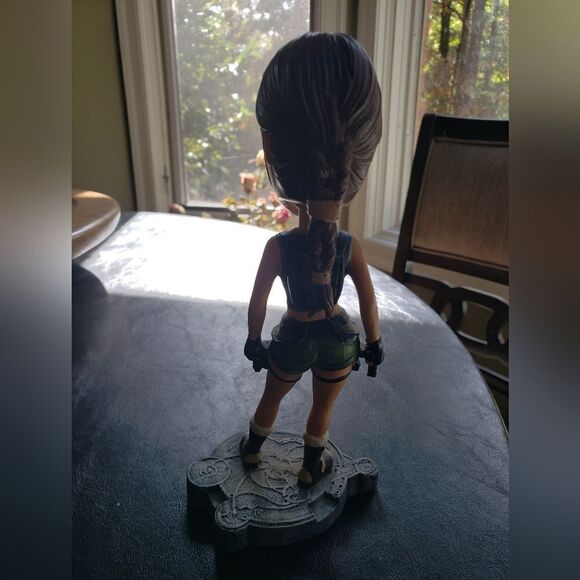 Lara Croft Bobblehead - Picture 5 of 9